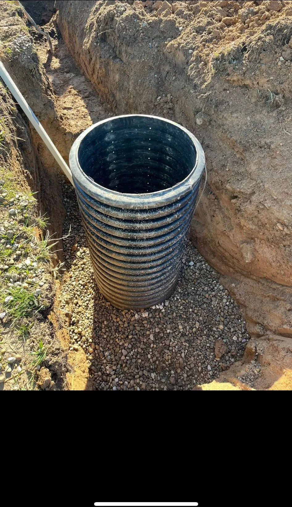 Drainage basin set into a gravel-bedded excavation